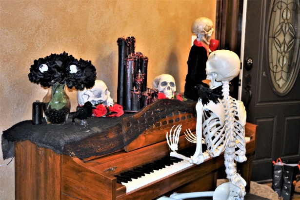 Skeleton Playing Piano 2 Free Stock Photo - Public Domain Pictures