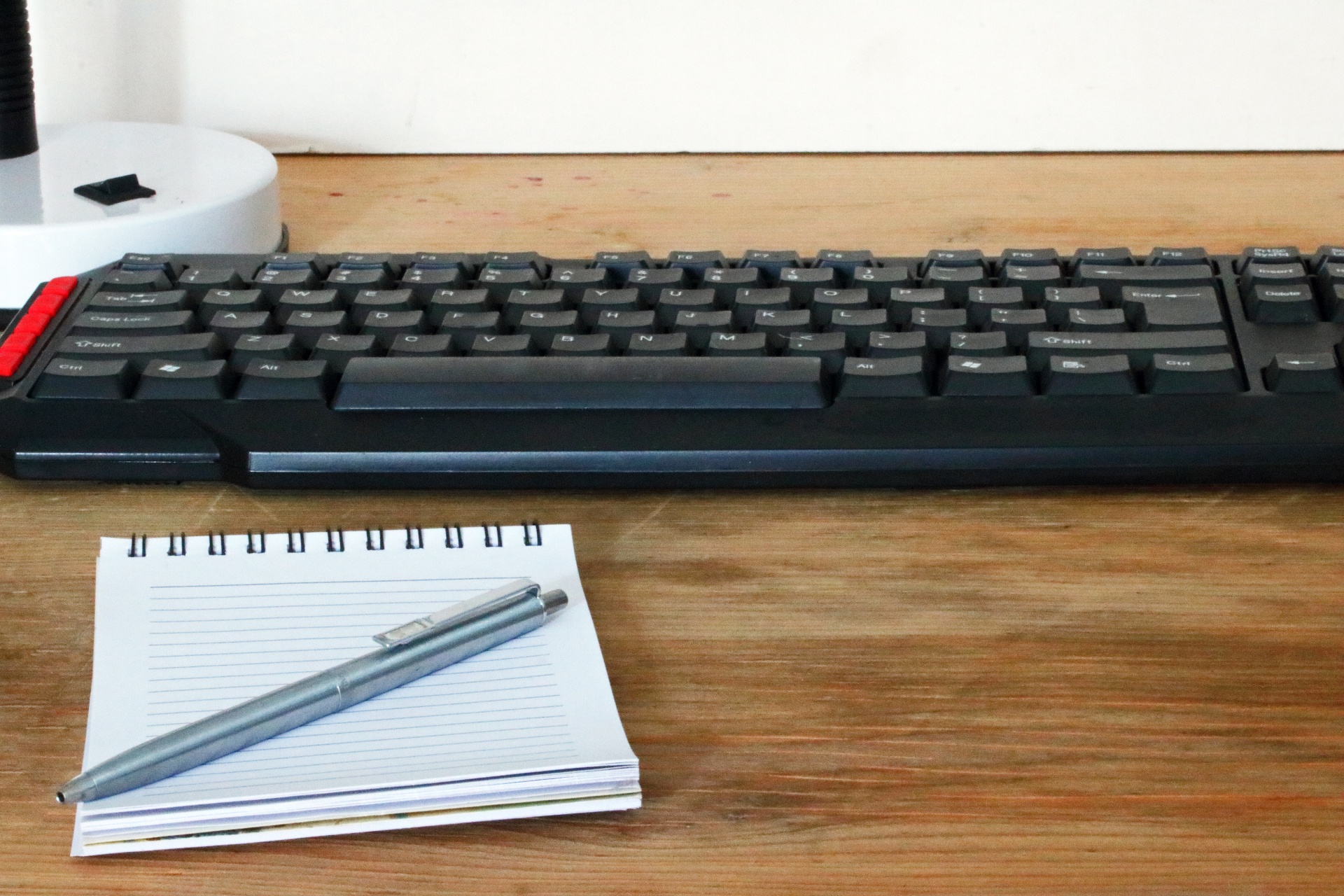Keyboard With Notepad And Lamp