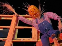 Jack-o-lantern Scarecrow
