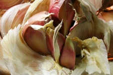 Loose Pink Whole Garlic Cloves
