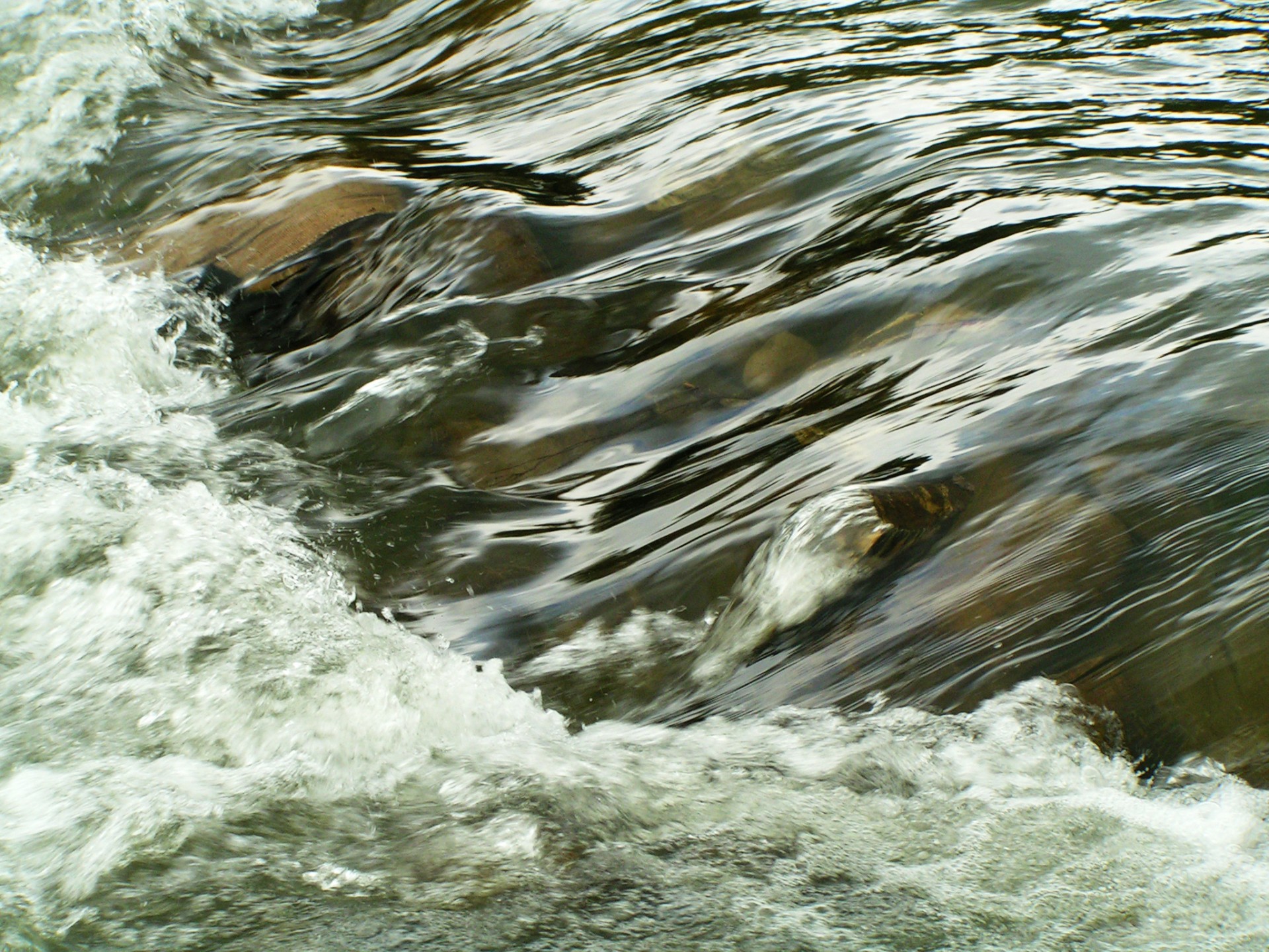 running water background