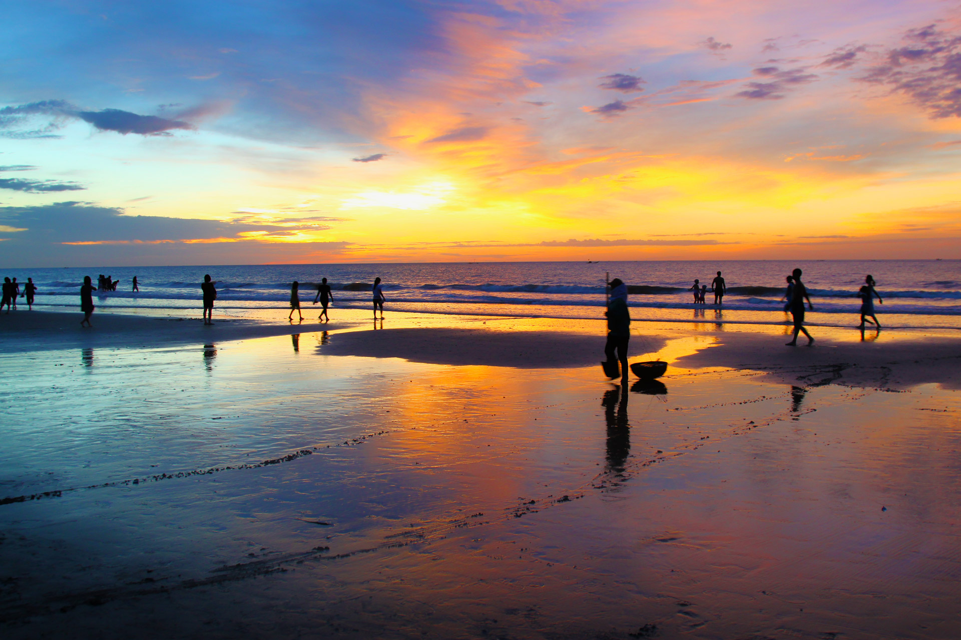 sunrise in Sam Son beach, Việt Nam
