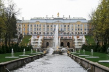 Peterhof Palace With Water Fountain