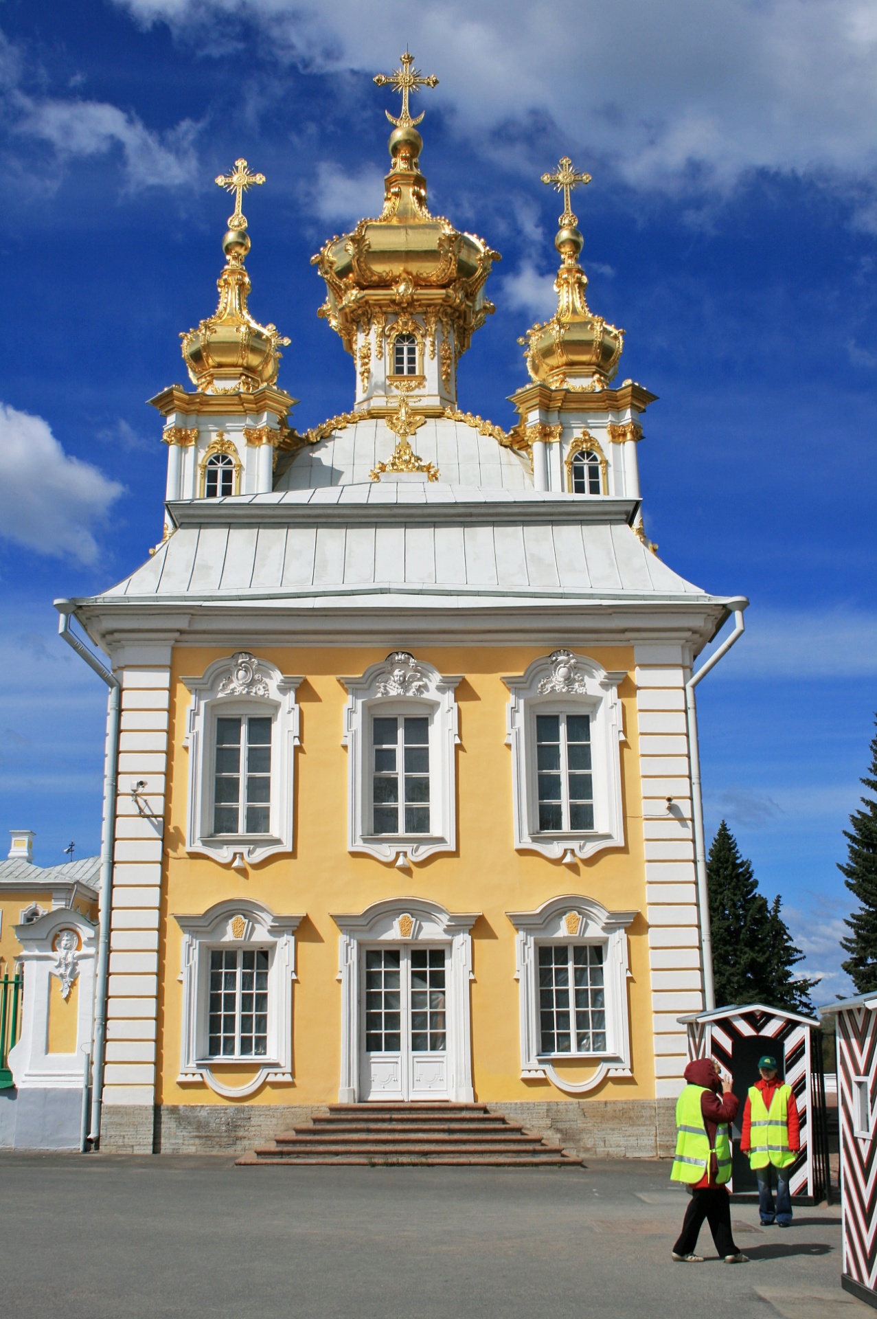 chapel of grand peterhof palace, saint petersburg, russia