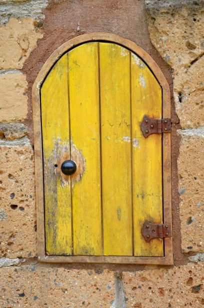 Een kleine deur Gratis Stock Foto Public Domain