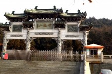 Yunlong Shan Park Temple Entrance