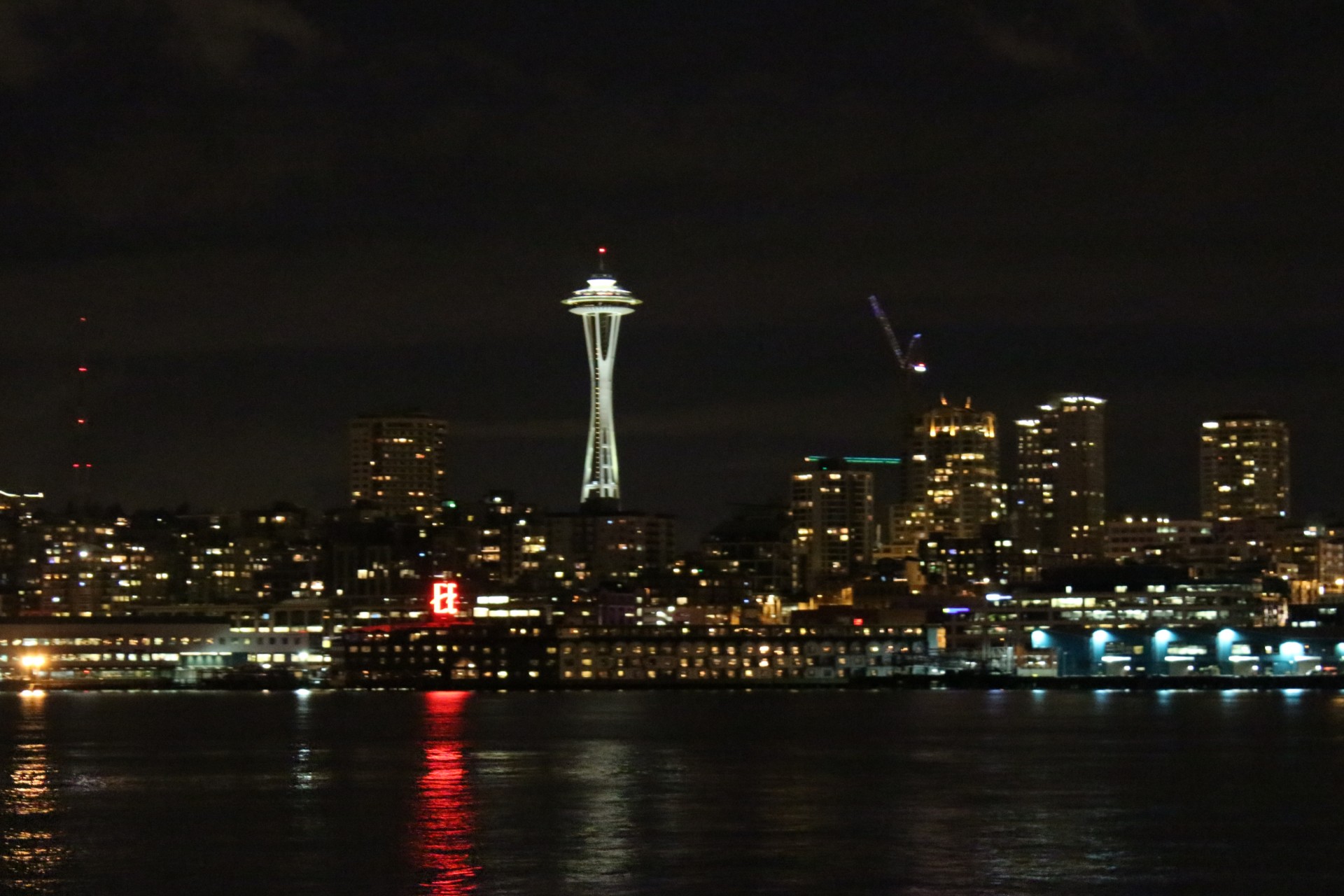 A picture of the Seattle Washington skyline at night
