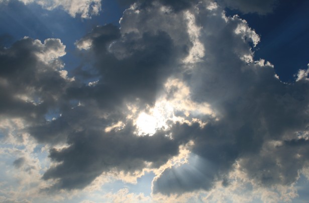 Nuvens claras e escuras com o sol Foto stock gratuita - Public Domain  Pictures