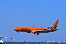 Low Fly Past Of Mango B-737 800