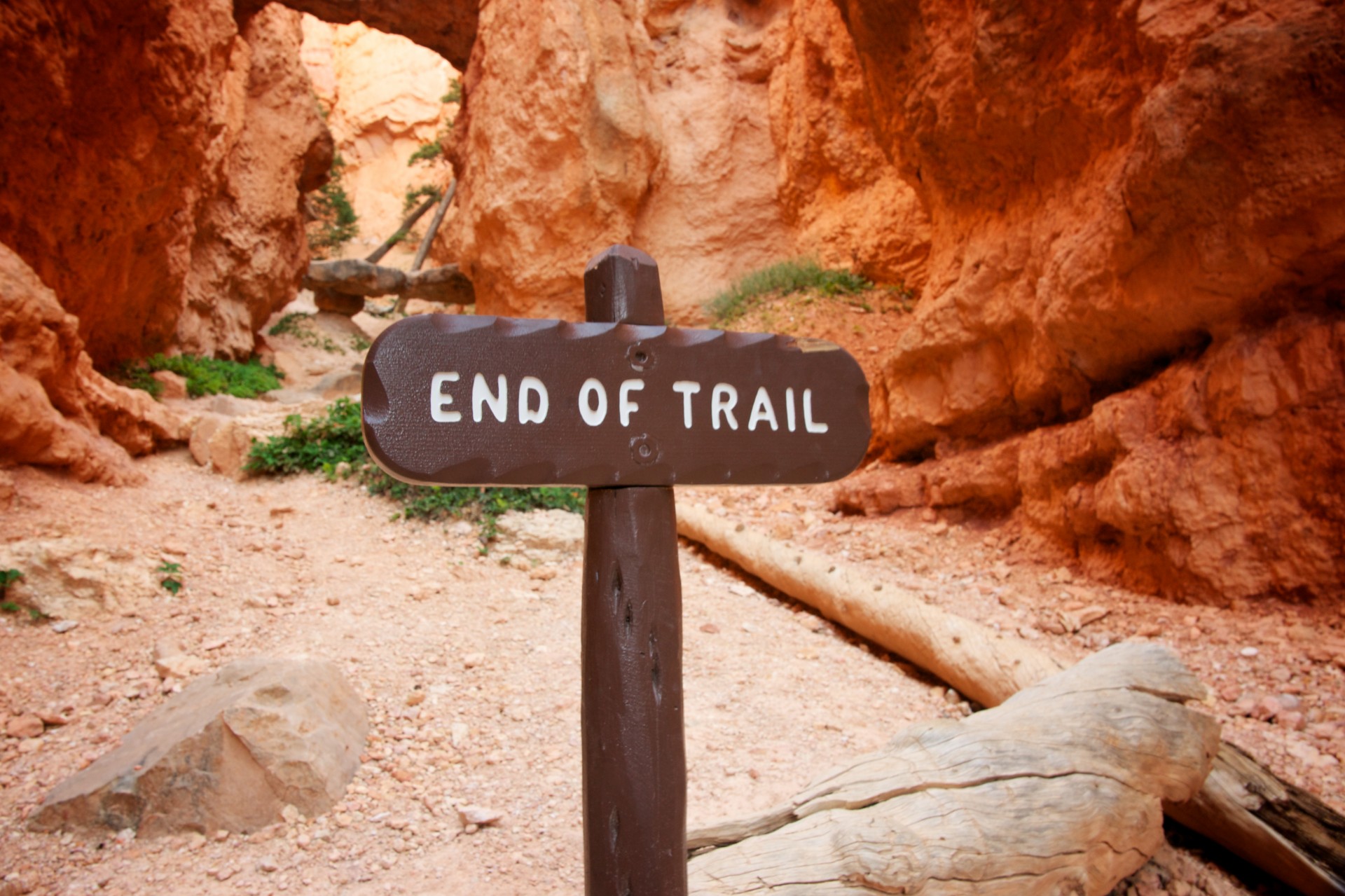 Sign marks the End of Trail on a hike in Bryce Canyon National Park.